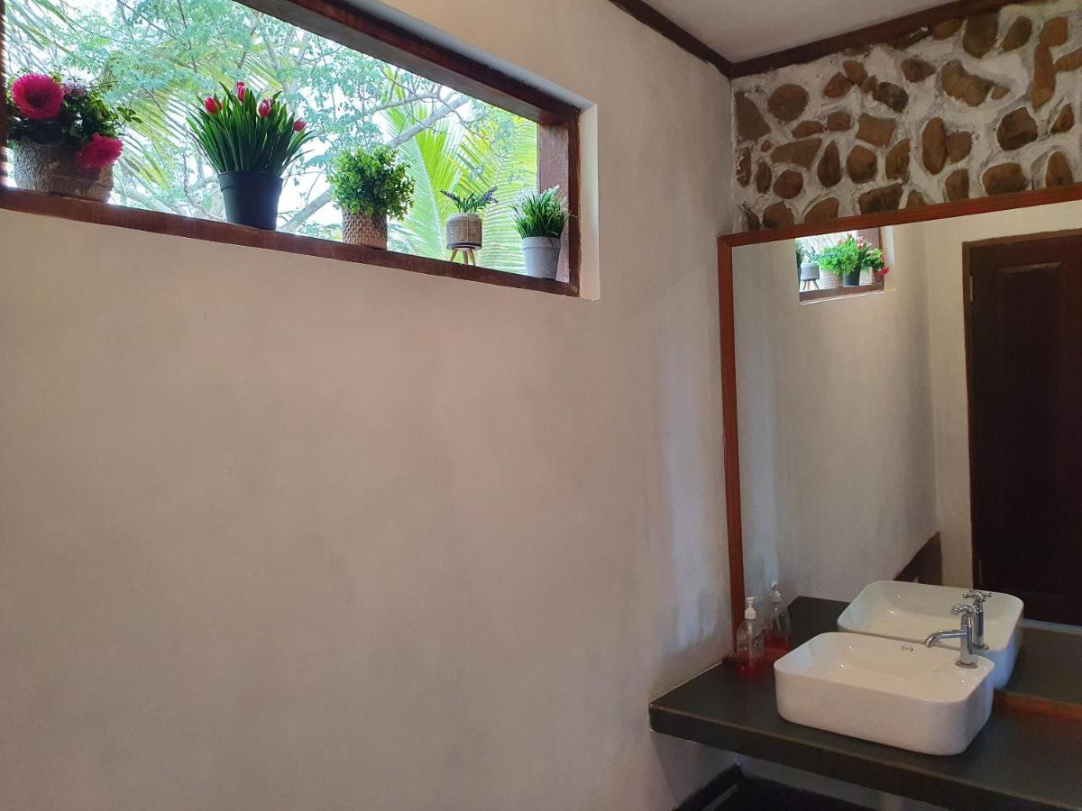 Amban Beach House Manokwari Buitenkant foto
