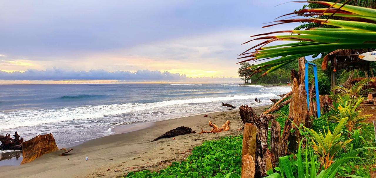 Amban Beach House Manokwari Buitenkant foto